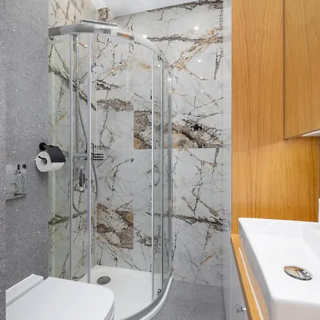 Mogilska With Parking Near Tauron Arena By Renters *