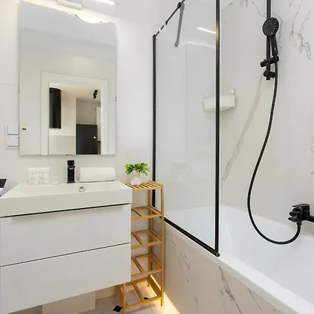 Mogilska With Parking Near Tauron Arena By Renters *