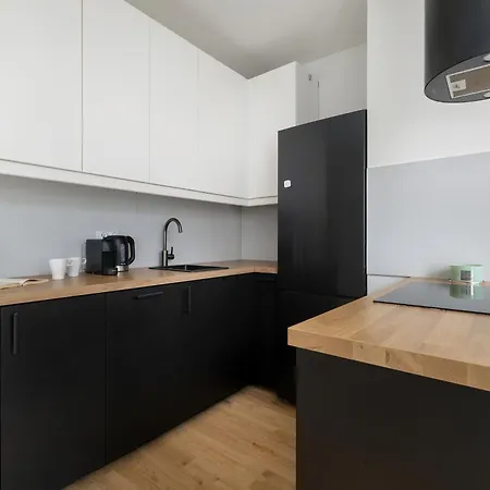 Mogilska With Parking Near Tauron Arena By Renters דירה קרקוב