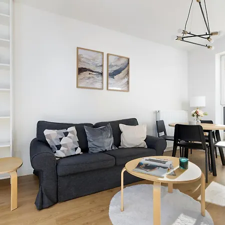 Mogilska With Parking Near Tauron Arena By Renters דירה קרקוב