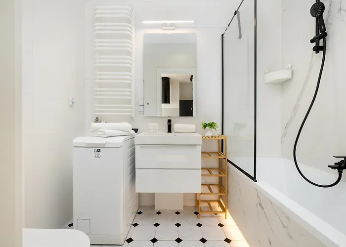 Mogilska With Parking Near Tauron Arena By Renters דירה קרקוב