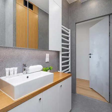 Apartment Mogilska With Parking Near Tauron Arena By Renters